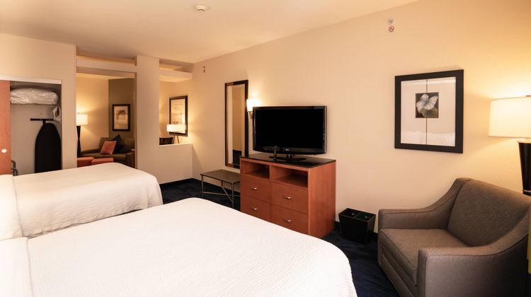 Fairfield Inn & Suites Kearney Suite