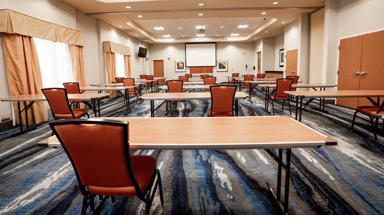 Fairfield Inn & Suites Kearney Meeting