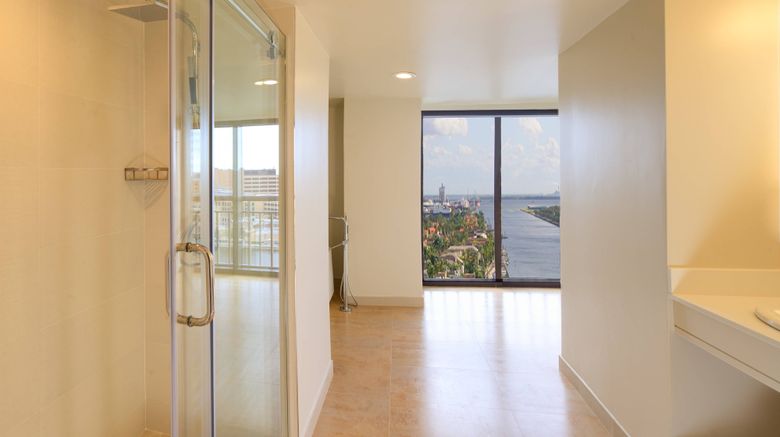 <b>The Westin Tampa Waterside Room</b>. Images powered by <a href="https://www.leonardoworldwide.com/" title="Leonardo Worldwide" target="_blank">Leonardo</a>.