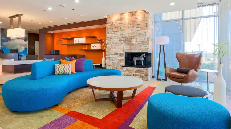 Fairfield Inn & Suites Pleasanton Lobby