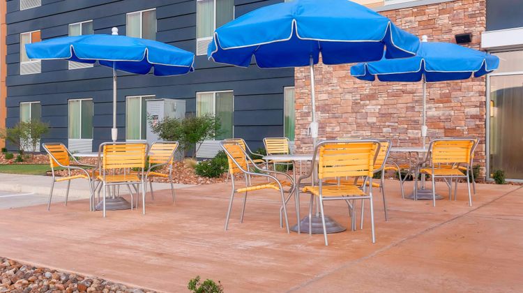Fairfield Inn & Suites Pleasanton Exterior