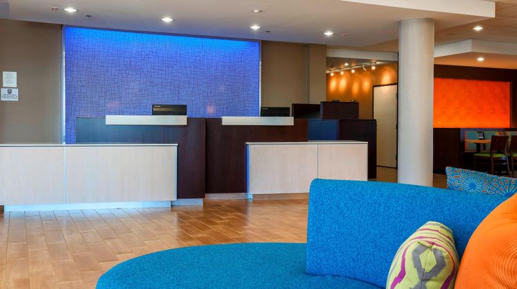 Fairfield Inn & Suites Pleasanton Lobby