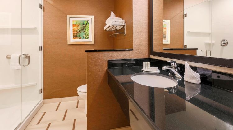Fairfield Inn & Suites Pleasanton Room