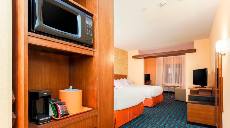 Fairfield Inn & Suites Pleasanton Suite