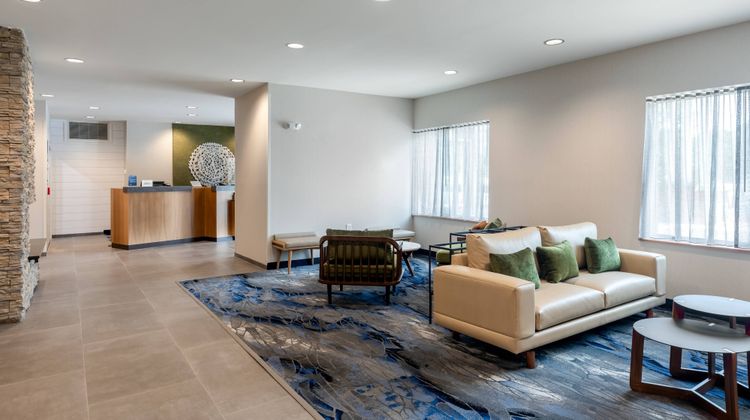 Fairfield Inn & Suites Savannah Airport Lobby