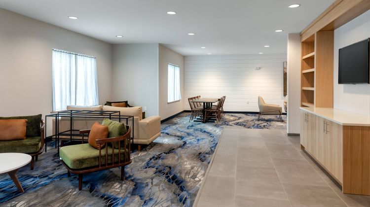 Fairfield Inn & Suites Savannah Airport Lobby