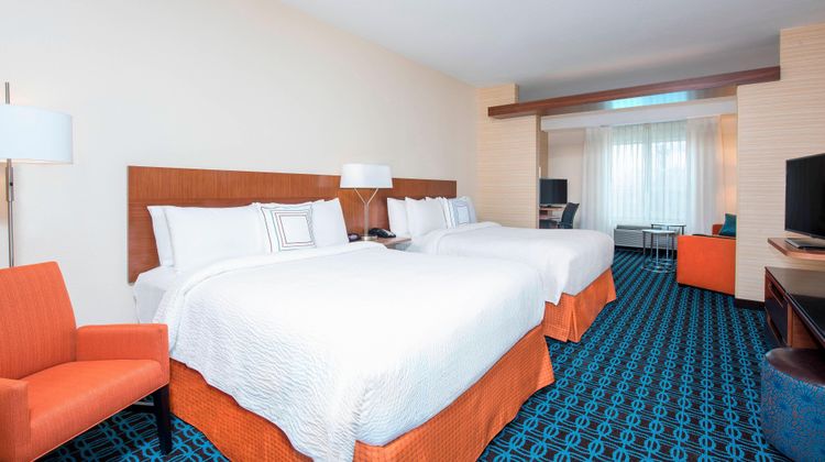 Fairfield Inn & Suites Fredericksburg Suite