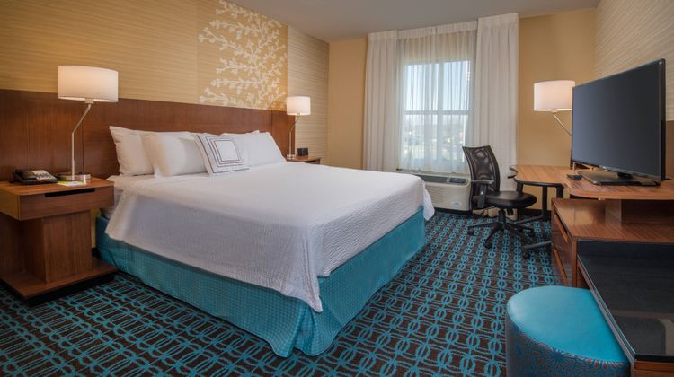 Fairfield Inn & Suites Easton Room