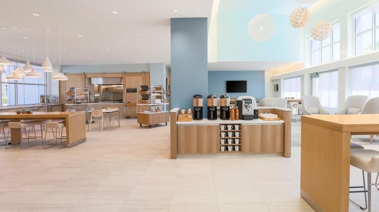 <b>Element Ontario Lobby</b>. Images powered by <a href="https://www.leonardoworldwide.com/" title="Leonardo Worldwide" target="_blank">Leonardo</a>.