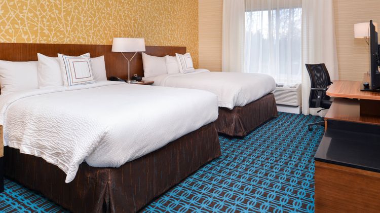 Fairfield Inn & Suites Eugene East Room