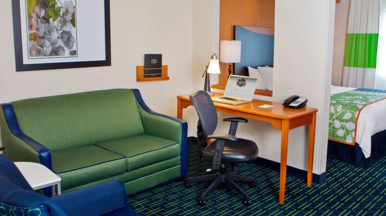 Fairfield Inn & Suites Memphis East Room