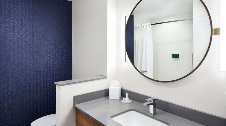 <b>Fairfield Inn & Suites Sheboygan Room</b>. Images powered by <a href="https://www.leonardoworldwide.com/" title="Leonardo Worldwide" target="_blank">Leonardo</a>.