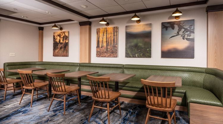 Fairfield Inn & Suites New Bedford Restaurant