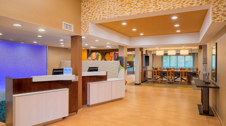 Fairfield Inn & Suites Bridgewater Lobby