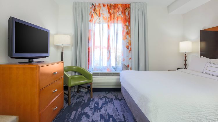 Fairfield Inn & Suites Mahwah Suite