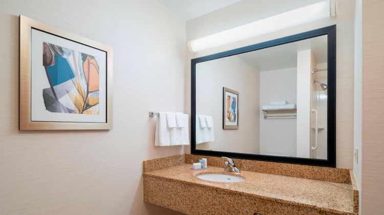 Fairfield Inn & Suites State College Room