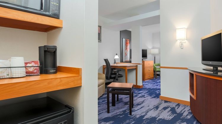 Fairfield Inn & Suites Mahwah Suite