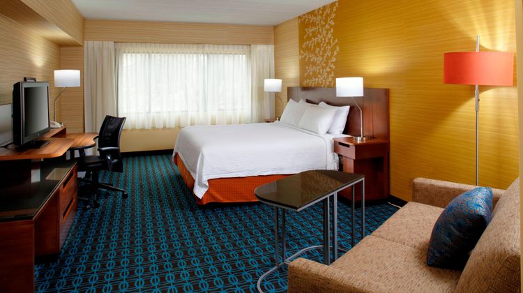 Fairfield Inn & Suites Parsippany Room