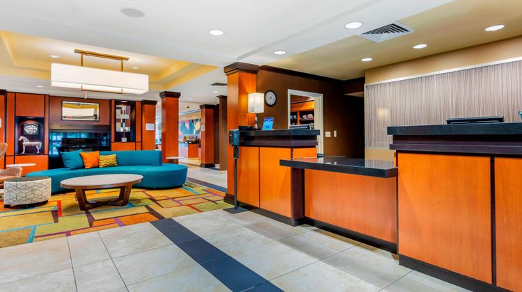 Fairfield Inn & Suites Hooksett Lobby