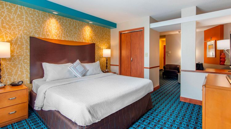 Fairfield Inn & Suites Hooksett Suite