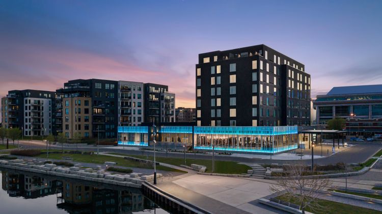 Delta Hotels by Marriott Thunder Bay Exterior