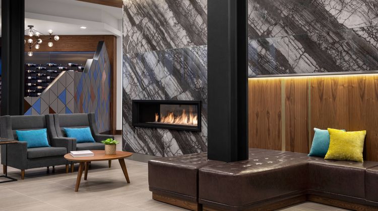 Delta Hotels by Marriott Thunder Bay Lobby