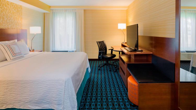 Fairfield Inn & Suites, Paramus Room