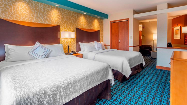 Fairfield Inn & Suites Hooksett Suite