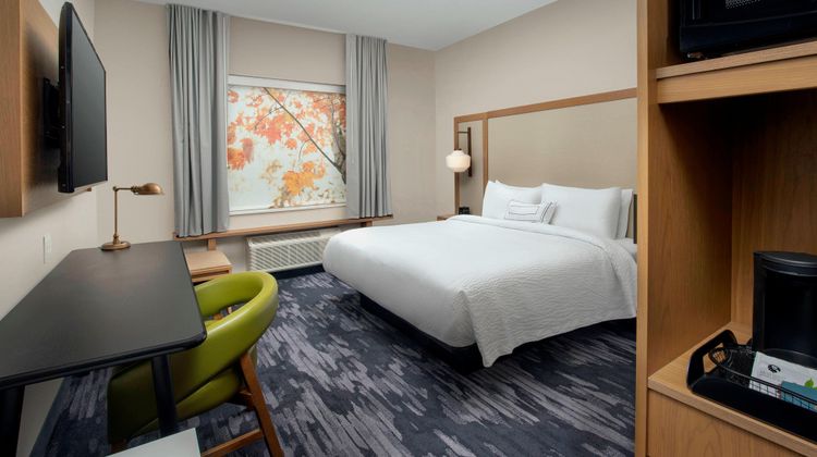 Fairfield Inn & Suites by Marriott Room