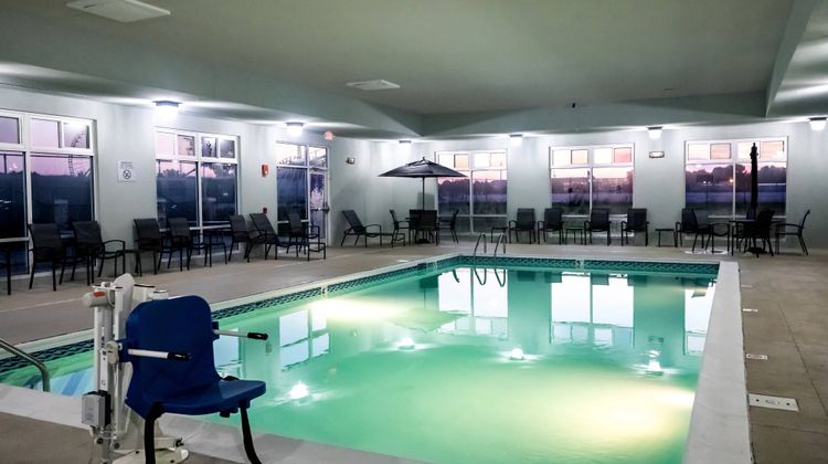 Fairfield Inn & Suites Airport Pool