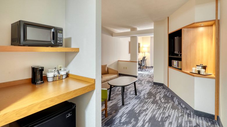 <b>Fairfield Inn & Suites Woodbridge Room</b>. Images powered by <a href="https://www.leonardoworldwide.com/" title="Leonardo Worldwide" target="_blank">Leonardo</a>.