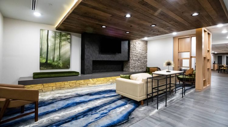 Fairfield Inn & Suites Airport Lobby