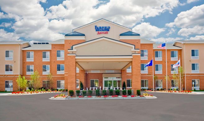 Fairfield Inn & Suites Milwaukee Airport Exterior