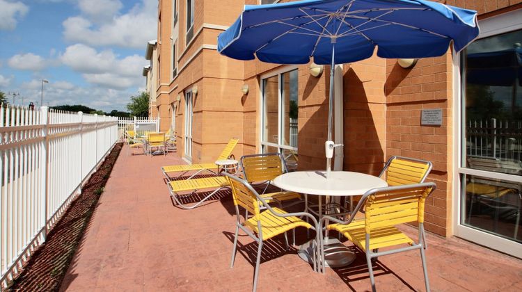 Fairfield Inn & Suites Milwaukee Airport Exterior