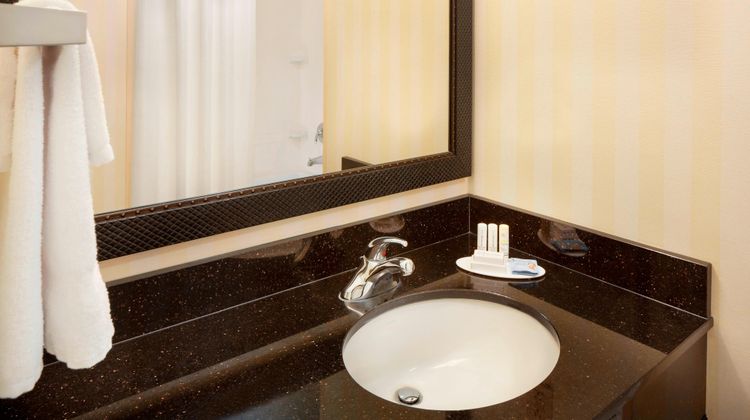 Fairfield Inn & Suites Selma Kingsburg Room