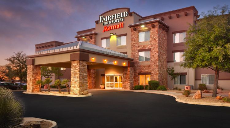 Fairfield Inn & Suites Exterior
