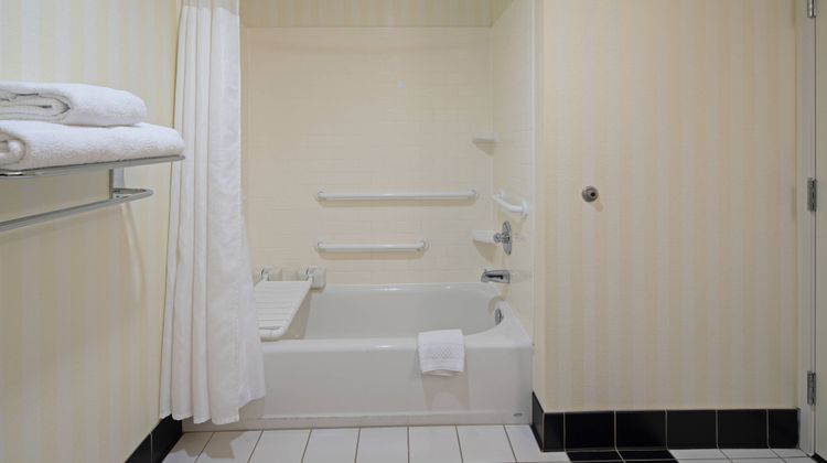 Fairfield Inn & Suites Seattle Bremerton Room