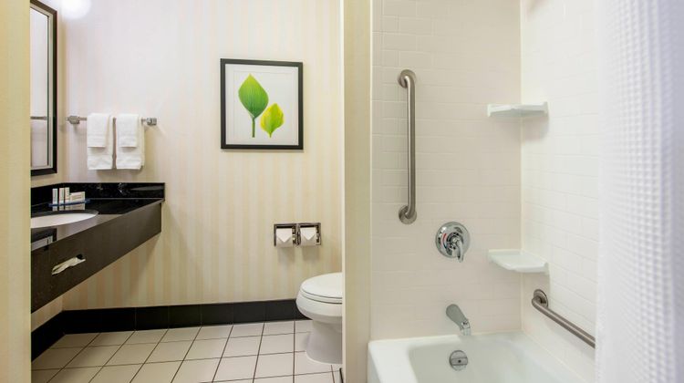Fairfield Inn & Suites Winnipeg Room