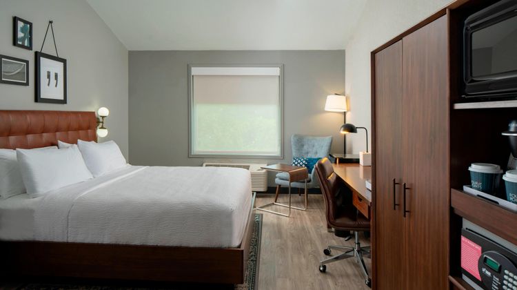 Four Points Dallas Entertainment Dist Room