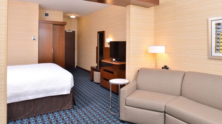 Fairfield Inn & Suites Farmington Suite