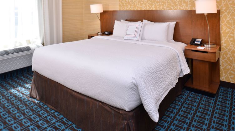 Fairfield Inn & Suites Farmington Room
