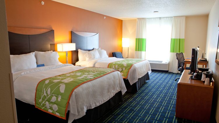 Fairfield Inn & Suites Flint Fenton Room