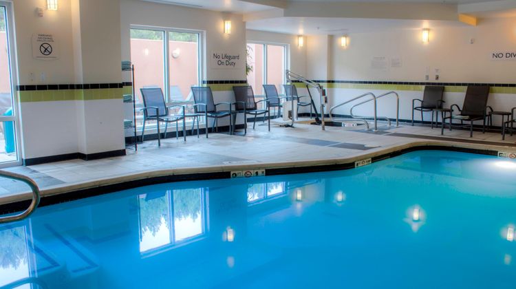 Fairfield Inn/Stes Daphne/Eastern Shores Pool