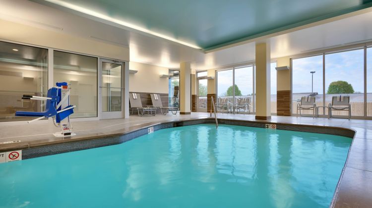 Fairfield Inn & Suites Springfield North Pool