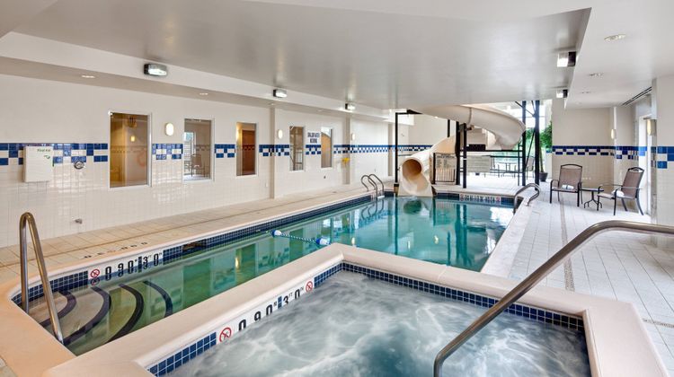 Fairfield Inn & Suites Toronto Pool