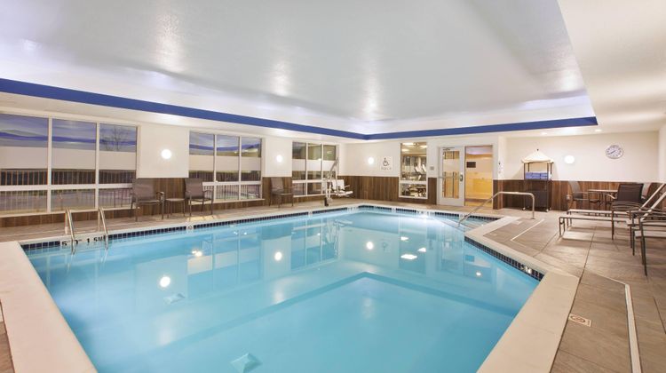 Fairfield Inn & Suites Flint Grand Blanc Pool