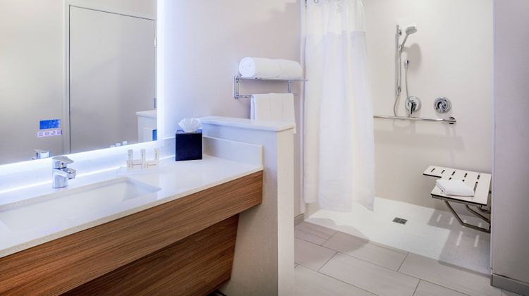Fairfield Inn & Suites McPherson Room