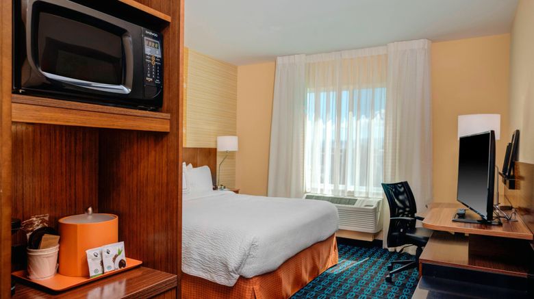 <b>Fairfield Inn & Suites Hollister Room</b>. Images powered by <a href="https://www.leonardoworldwide.com/" title="Leonardo Worldwide" target="_blank">Leonardo</a>.