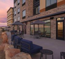 Fairfield Inn & Suites by Marriott South Exterior