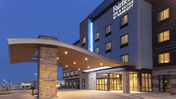 Fairfield Inn & Suites by Marriott South Exterior